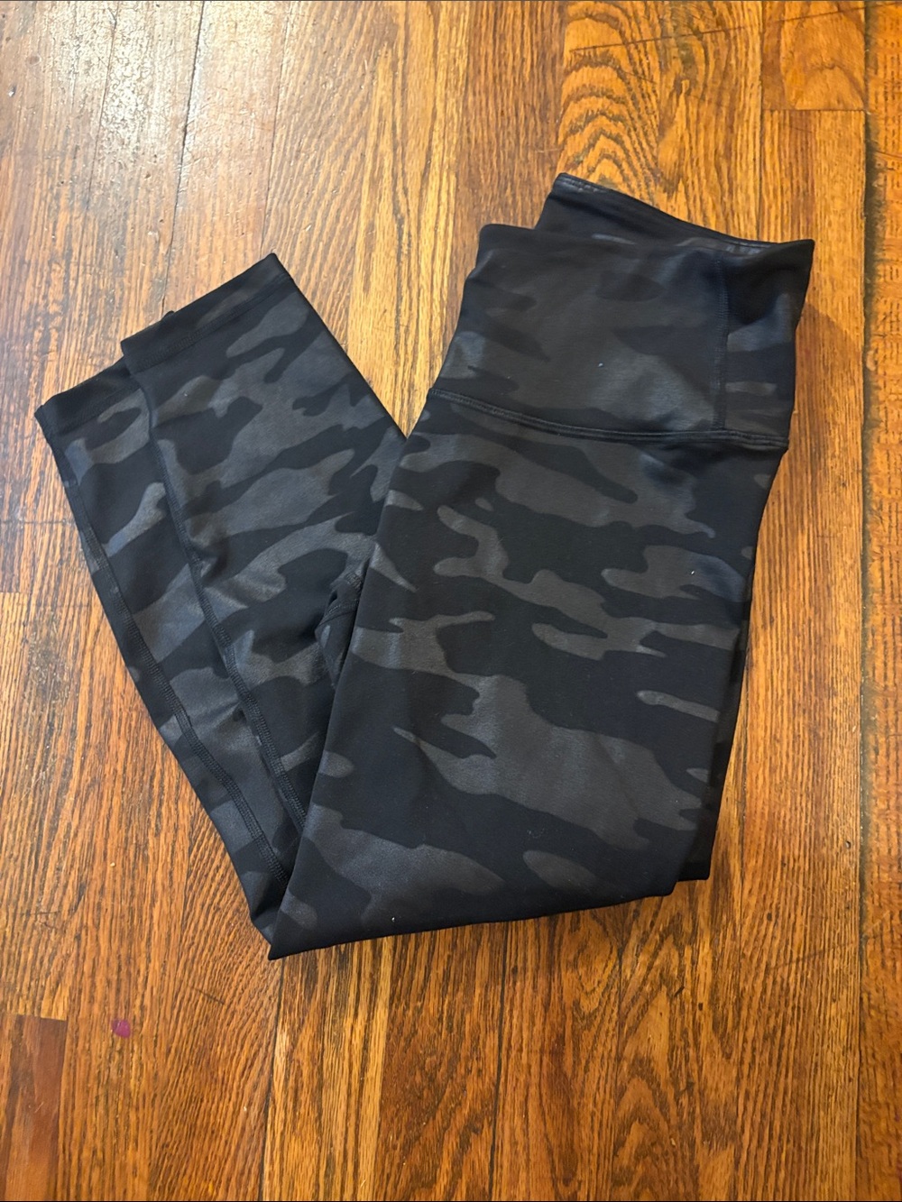 🎉Like New! Old Navy Active Elevate Black Camo High-Waist Leggings!